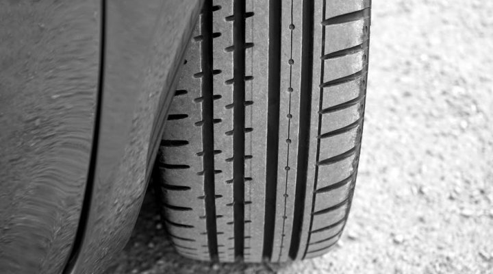Contrôle continu des pneus, les conseils d'entretien automobile de FORD à Dole