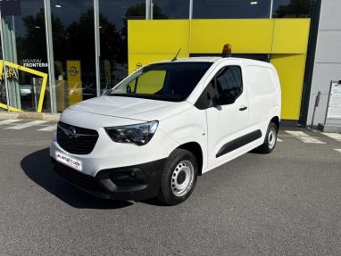 Voir le détail de l'offre de cette OPEL Combo Cargo L1H1 650kg 1.5 100ch Pack Clim de 2021 en vente à partir de 206.39 € / mois